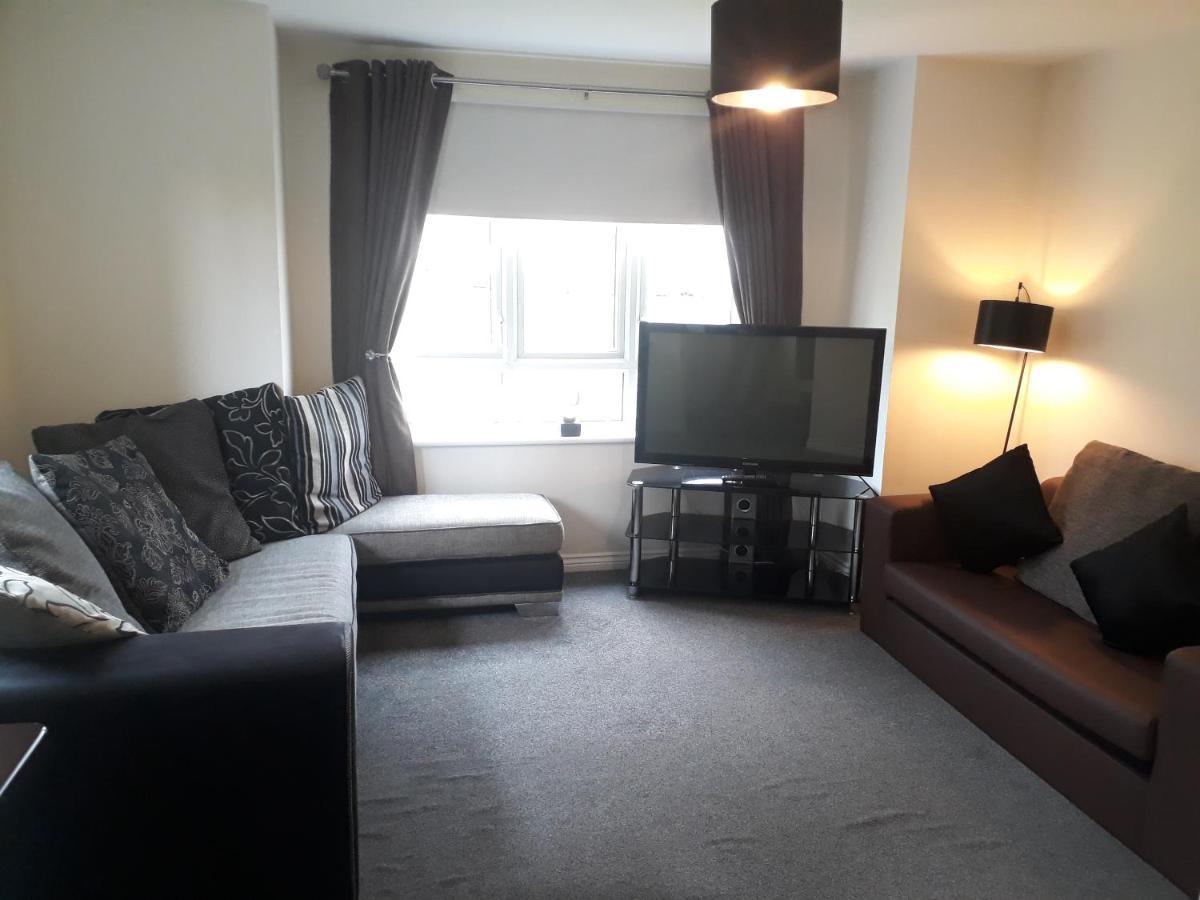 Pond View Apartment Еърдри Екстериор снимка